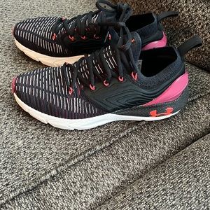 Under armor women’s phantom Intelliknit size W9